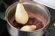 Приготовление блюда по рецепту - Груши в клюквенном соке. Шаг 4